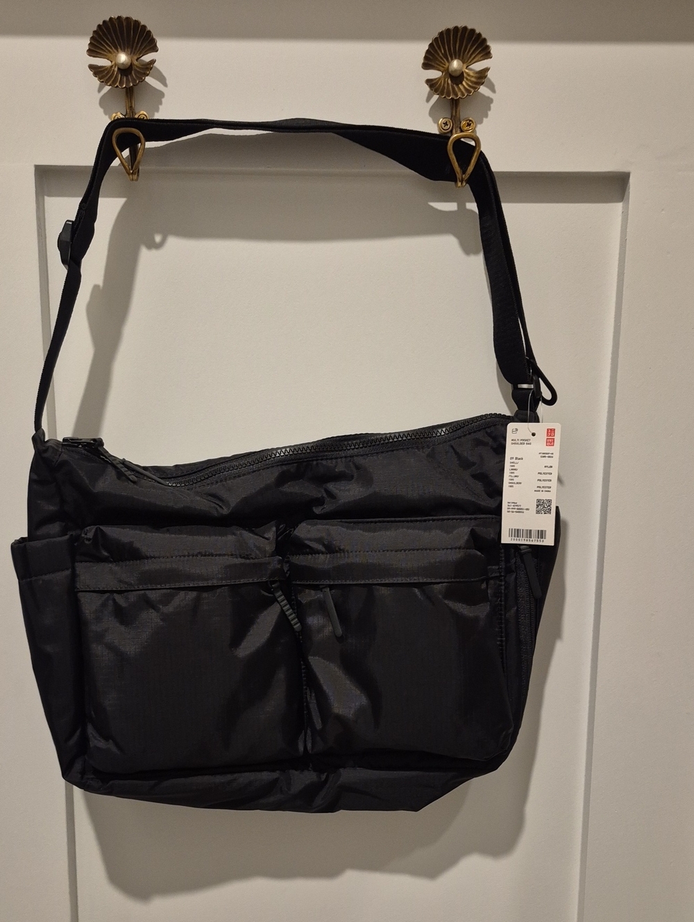 Nwt UNIQLO Black Nylon Shoulder Bag with Multiple Pockets - Picture 3 of 8